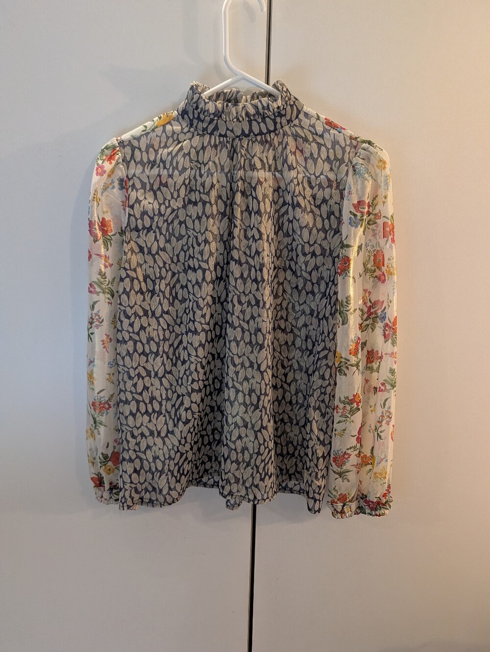 Current Air Woman S XS Floral Mixed-Print Long Sleeve Blouse in Blue and Cream